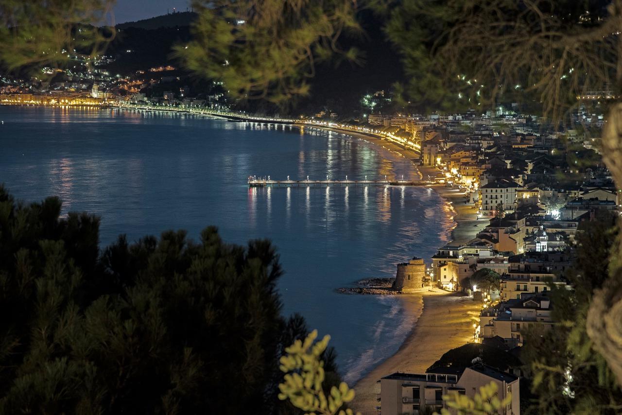 Bed & Breakfast My Home - Alassio Buitenkant foto